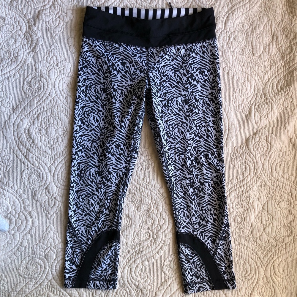Lululemon Run Inspire Crop II All Full-On Luxtreme Size 6